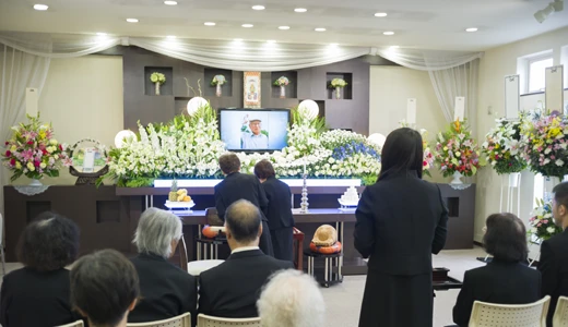 典礼プレミアムの花祭壇